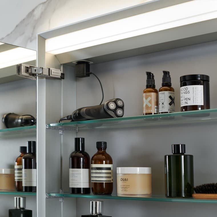 Otevřená zrcadlová skříňka Geberit ONE s technologií ComfortLight Otevřená zrcadlová skříňka Geberit ONE s technologií ComfortLight