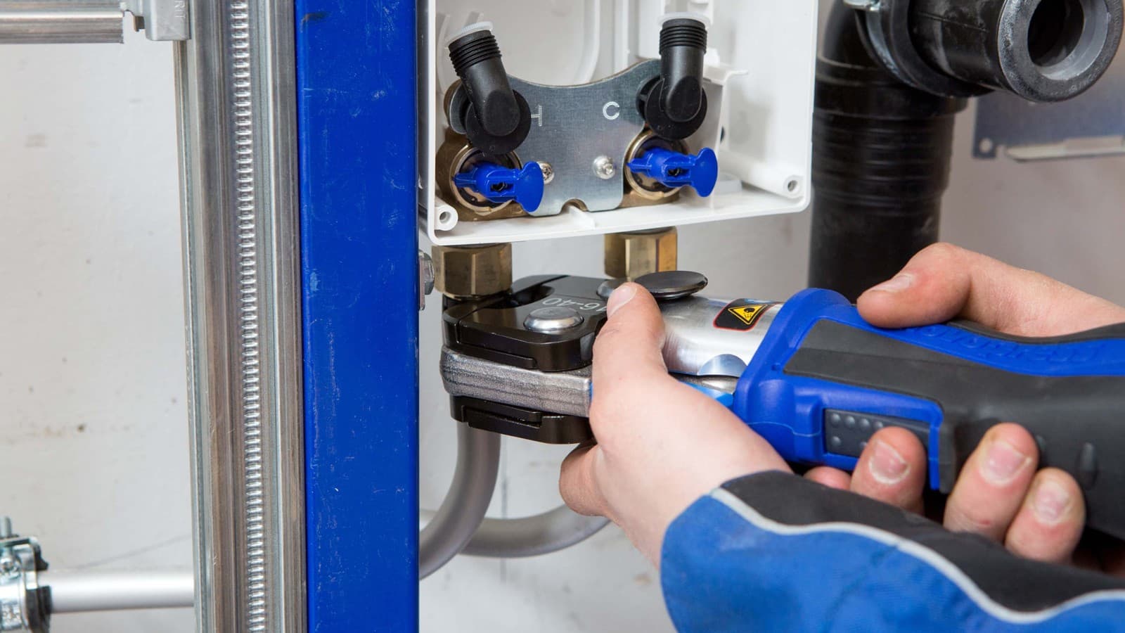 Geberit FlowFit se snadno a rychle instaluje. (© Geberit) Geberit FlowFit se snadno a rychle instaluje. (© Geberit)