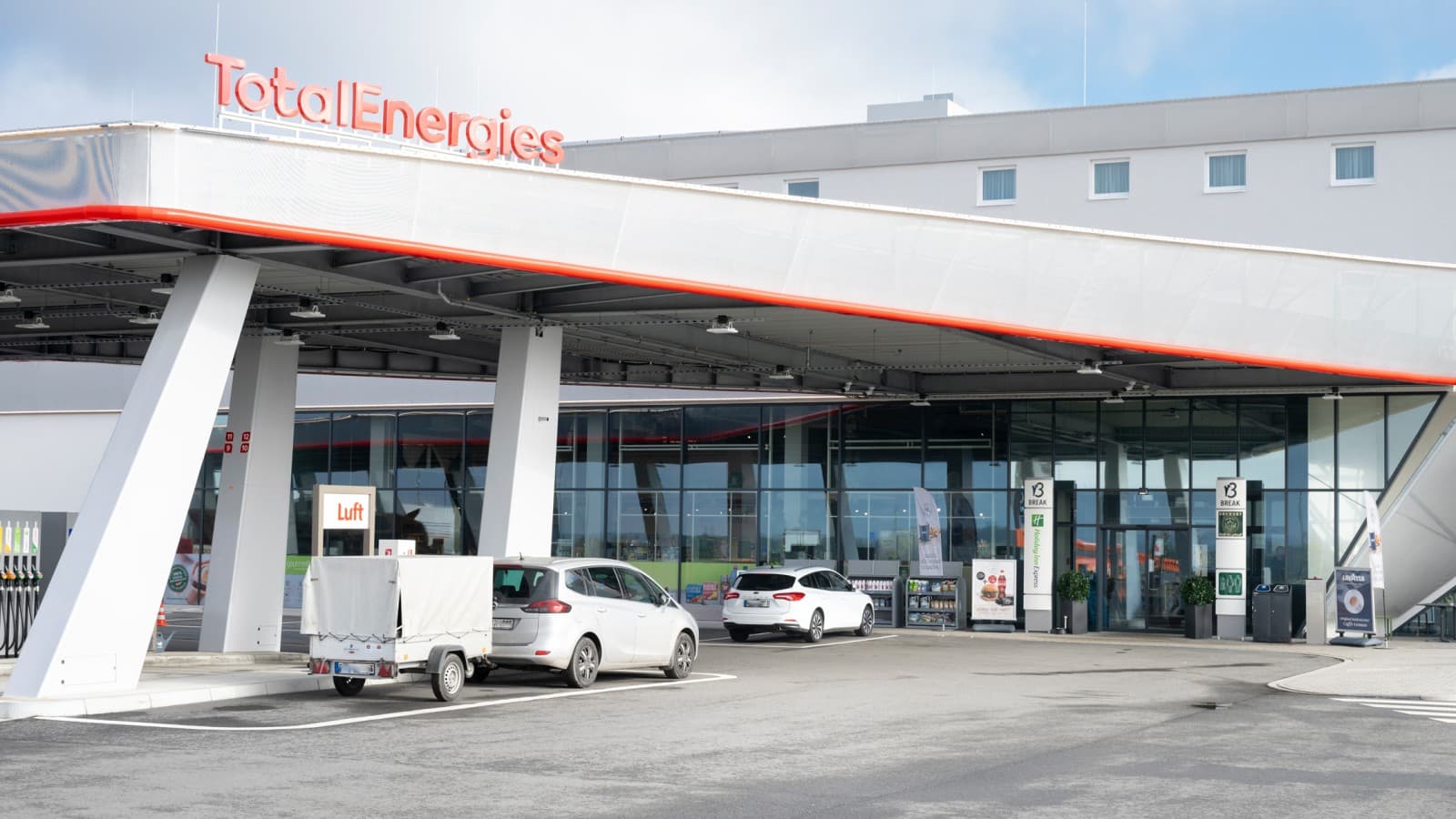 Nové parkoviště Evendorf bylo otevřeno v roce 2023 - a je vybaveno veřejnými toaletami od společnosti 2theloo (© Meike Goebel) Nové parkoviště Evendorf bylo otevřeno v roce 2023 - a je vybaveno veřejnými toaletami od společnosti 2theloo (© Meike Goebel)