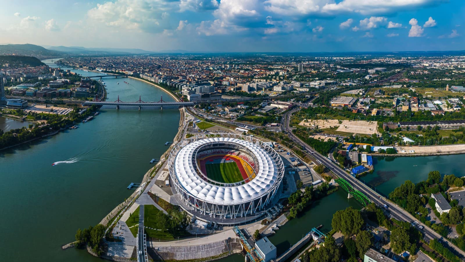 Národní atletické centrum Budapest (© ZGPhotography / Alamy Stock Photo) Národní atletické centrum Budapest (© ZGPhotography / Alamy Stock Photo)