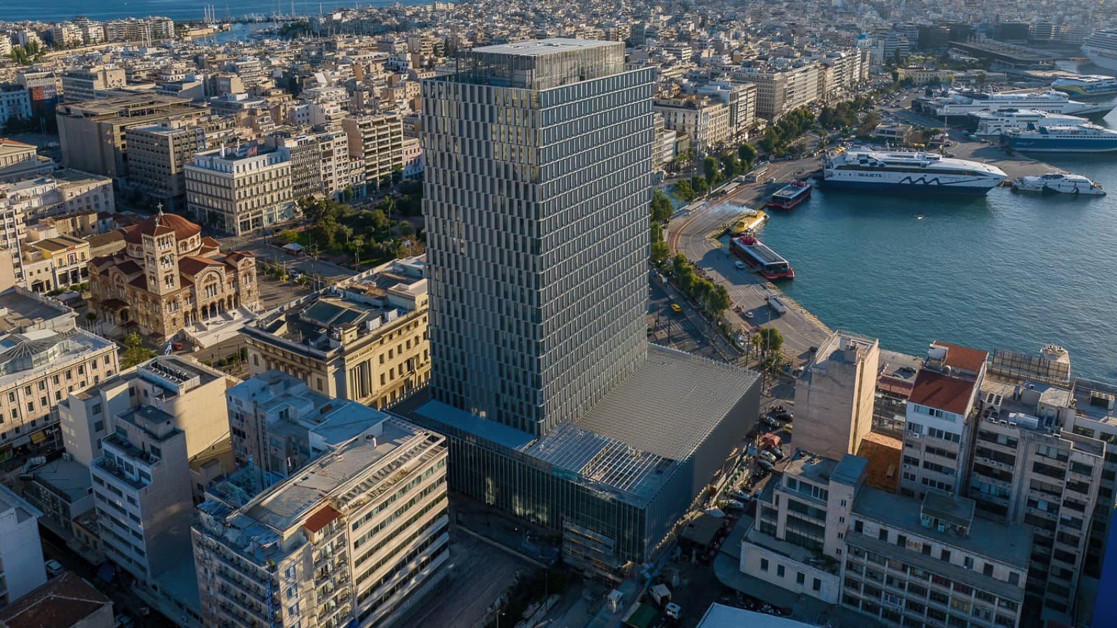 Nová tvář starého giganta (© George Fakaros) Nová tvář starého giganta (© George Fakaros)