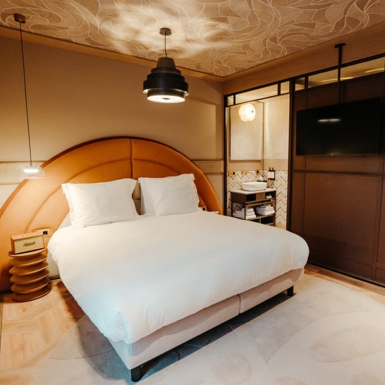 36 stylových hotelových pokojů v moderním stylu poloviny století (© Nina Slagmolen) 36 stylových hotelových pokojů v moderním stylu poloviny století (© Nina Slagmolen)