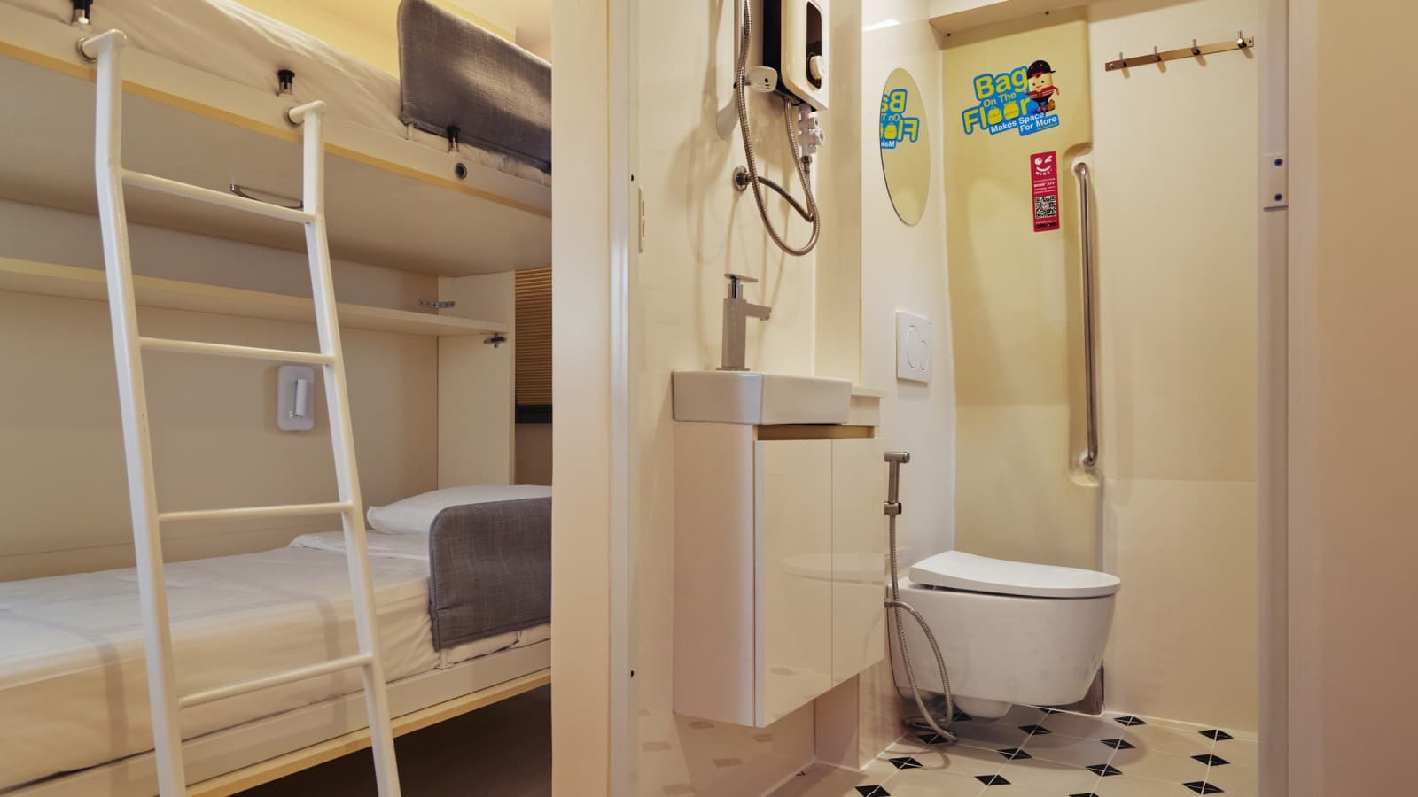 Chytré: postele vyrobené na míru lze snadno složit, když se nepoužívají. (© Watson Lau) Chytré: postele vyrobené na míru lze snadno složit, když se nepoužívají. (© Watson Lau)