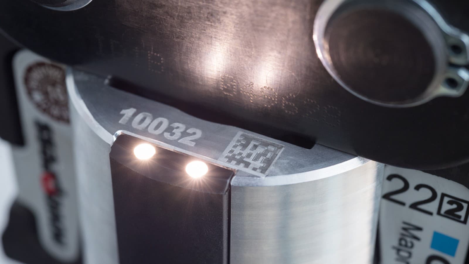 Lisovací nářadí Geberit s bodovým světlem zajišťuje optimální viditelnost v tmavých zákoutích Lisovací nářadí Geberit s bodovým světlem zajišťuje optimální viditelnost v tmavých zákoutích